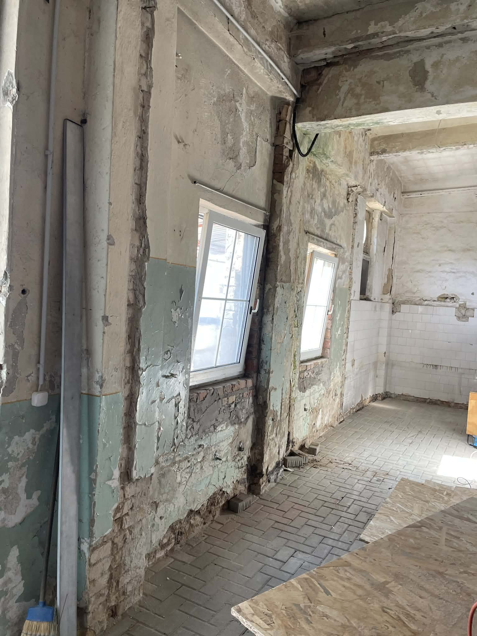 Falburkolat referencia